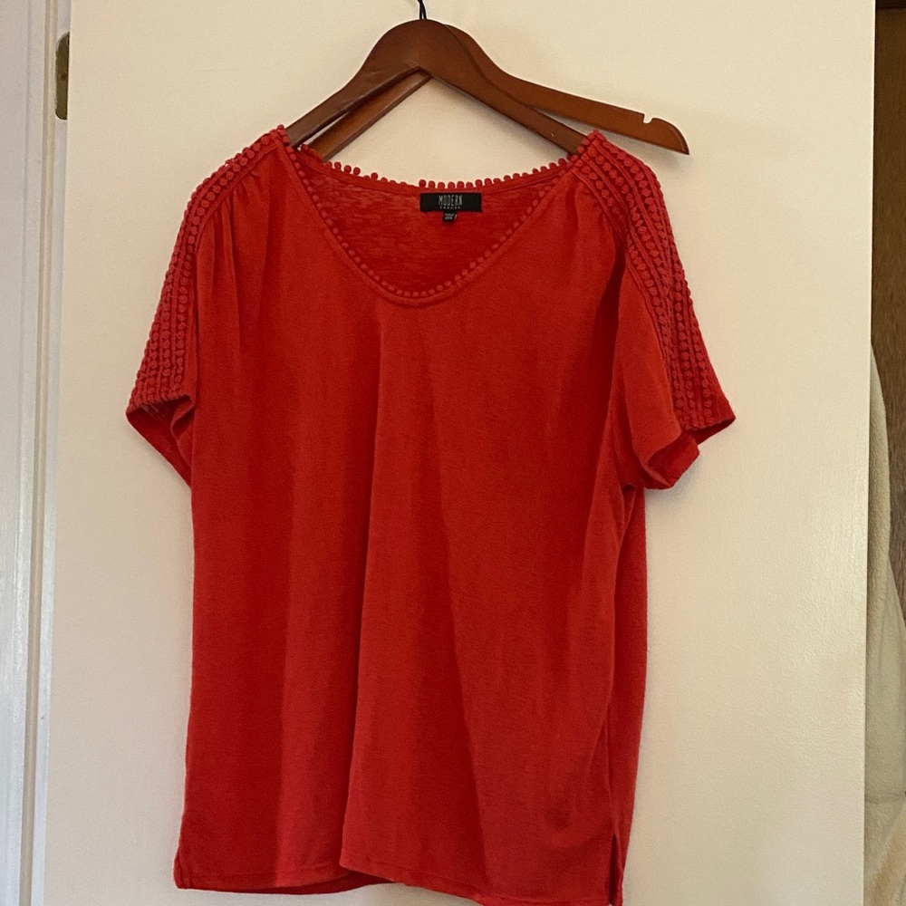 Crochet-Trim Short Sleeve Tee